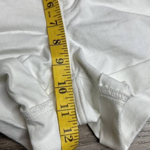 Express Women’s Shortie Mid-Rise White Convertible Hem Jean Shorts Sz 0 - Picture 9 of 10